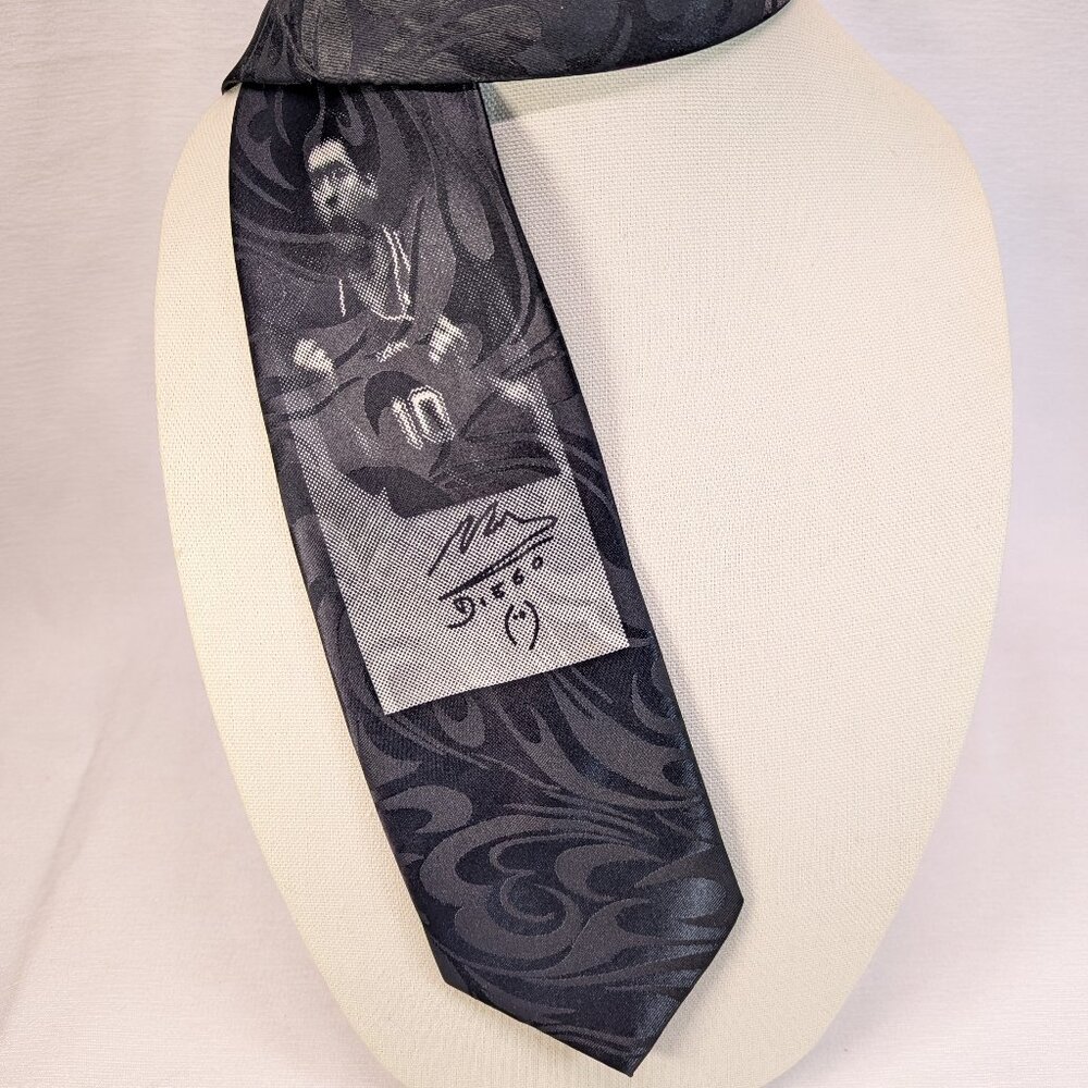 Montebello Men’s Novelty Tie 100% Silk 3 3/4  x 57"